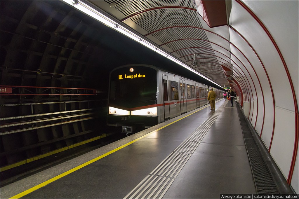 Поезд венского метро
