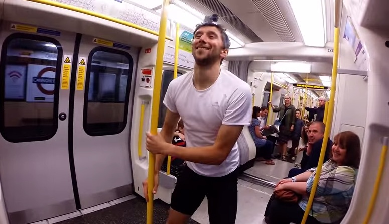 Британец обогнал поезд метро