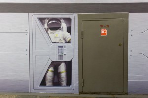 Velcom зарекламировал подземный переход между Октябрьской и Купаловской