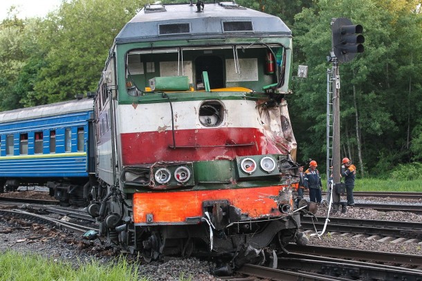 Под Могилёвом столкнулся пассажирский поезд и грузовой автомобиль МАЗ (Фото)