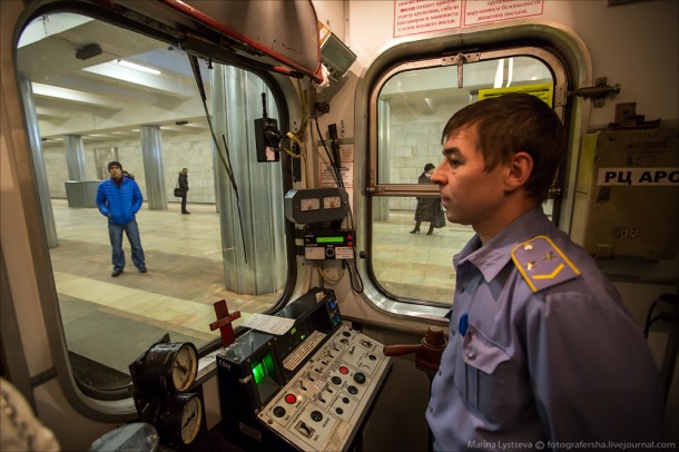 Машинистов московского метро отучат резко тормозить