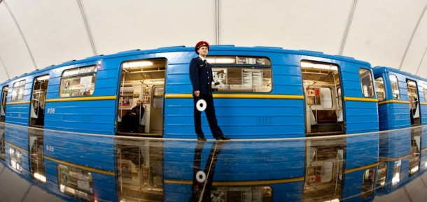 В связи с беспорядками, работа Киевского метрополитена приостановлена по поручению главы города (обновлено в 20.20)