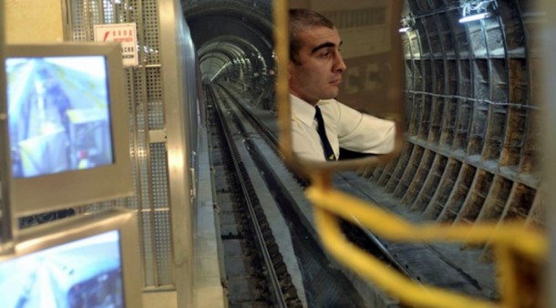 В Московском метрополитене внедрят систему для предотвращения падения людей на рельсы