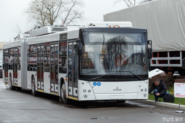 МАЗ презентовал три новых автобуса и троллейбус