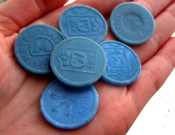 Жетоны временно остаются: киевское метро отложило изменения