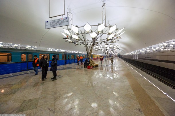 По станции «Тропарево» прошли первые поезда