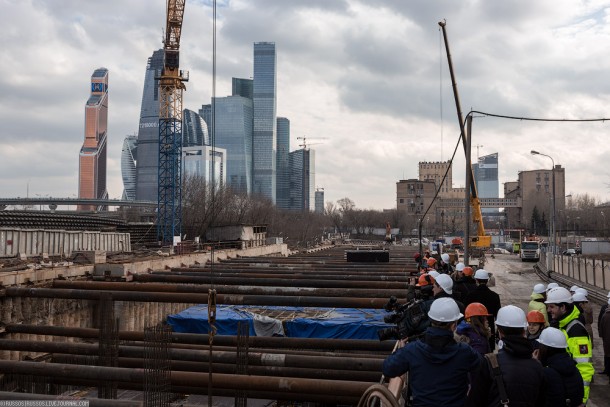 Для москвичей провели экскурсию по строящейся станции метро