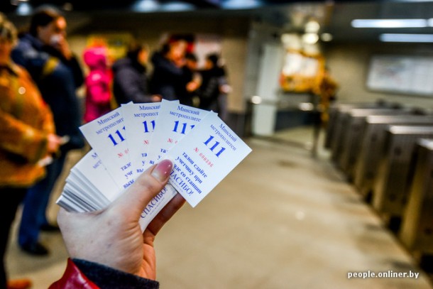 Фоторепортаж: в Минском метрополитене проходит талонное исследование пассажиров