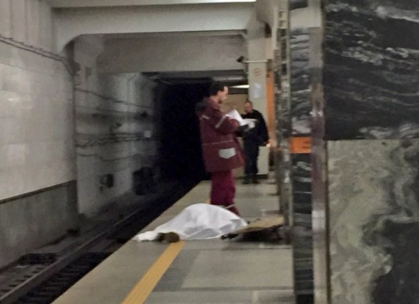 На станции «Академия наук» погиб молодой человек