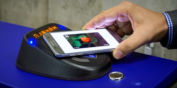 С 13 февраля турникеты бесконтактной оплаты работают уже на трех станциях минского метро