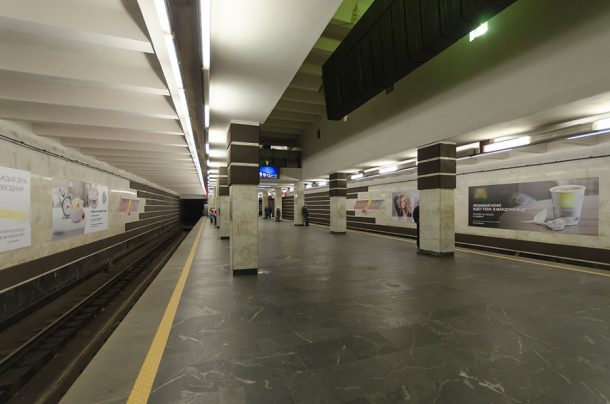 На десяти станциях минского метро уберут наружную рекламу