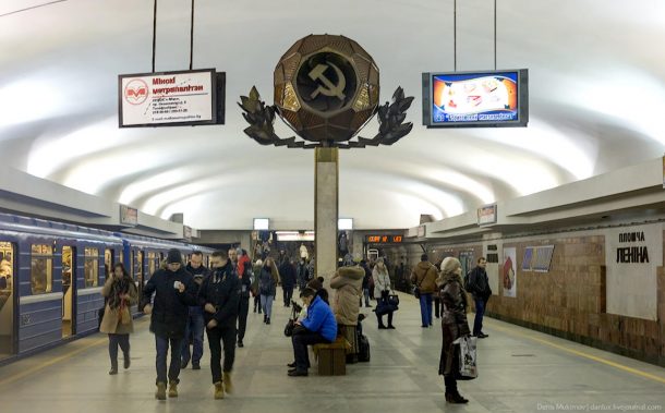 Осталось только соединить. На «Площади Ленина» устанавливают эскалатор к третьей ветке метро