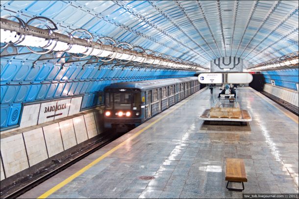 В днепровском метро установят поручни за 2 миллиона