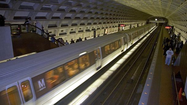 Метро Вашингтона запустит отдельные поезда для участников марша ультраправых