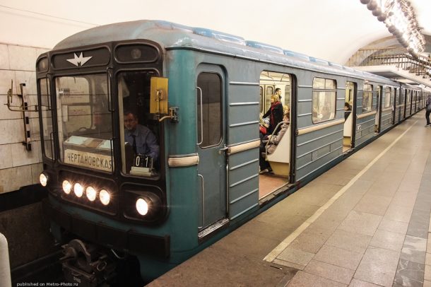 Старые поезда московского метро обновят и перекрасят в фирменные цвета