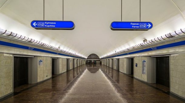 В метро Петербурга рассказали о первом в мире «горизонтальном лифте»