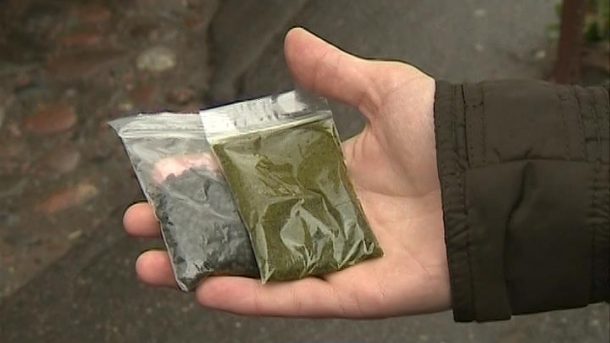 Минчанин продавал насвай прямо у входа в метро