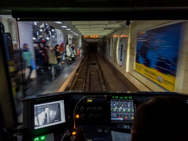 Протесты в харьковском метро: юный «зацепер» прокатился между станциями