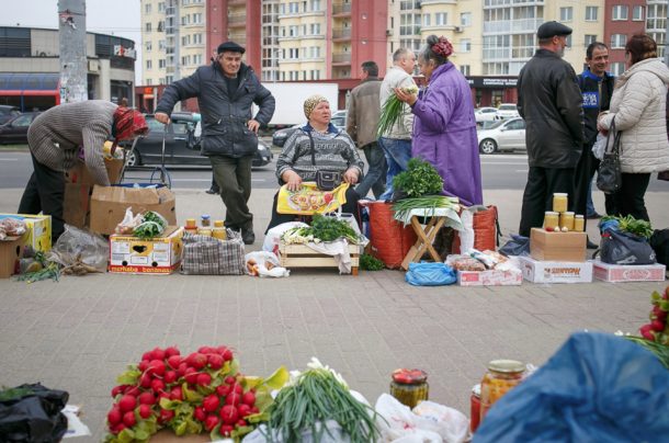 Минский метрополитен хочет ужесточить контроль за несанкционированной торговлей у станций метро