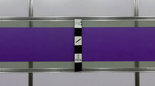 Метрополитен рассказал, что означают цифры на знаке остановки первого вагона