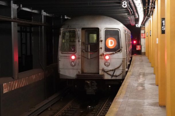 Попытка самоубийства в метро не удалась