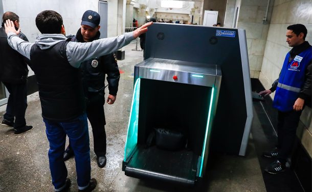 Метро Петербурга признало неудачным опыт досмотра всех пассажиров