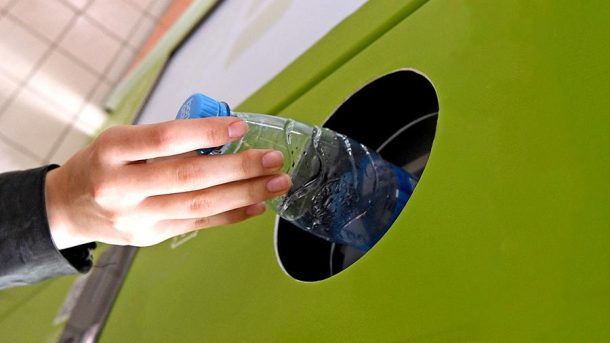 Россиянам могут разрешить оплачивать поездки в метро и электричках пустыми бутылками