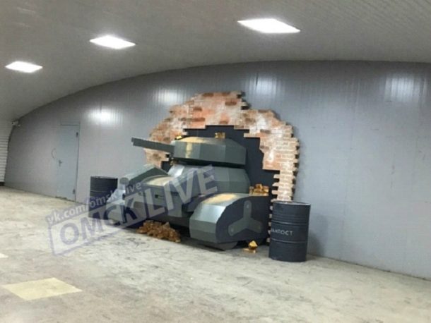 В Омский метрополитен «заехал» танк