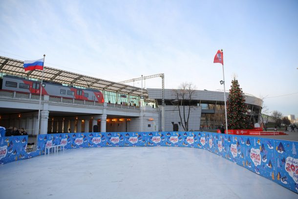 Московский метрополитен открыл для пассажиров бесплатный каток