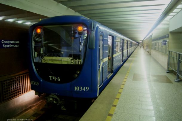 В петербургском метро рассказали, какие составы подземки называют «пришельцами»